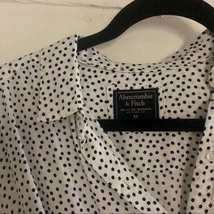 Abercrombie & Fitch || polka dot tie top